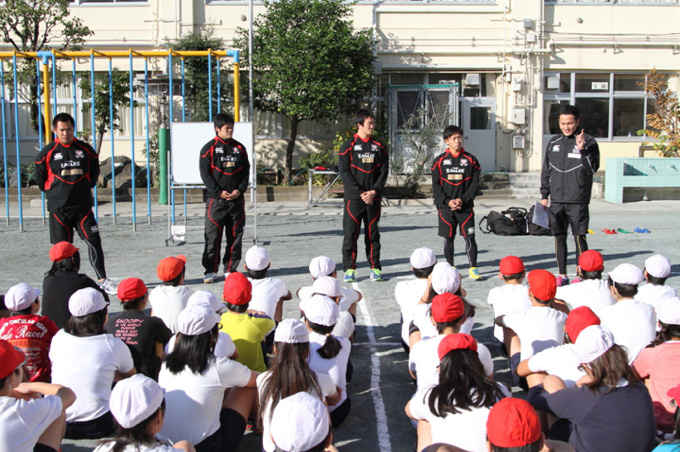 今日はタグラグビー記念日 大田区立矢口東小学校 社会貢献 普及活動について知る 横浜キヤノン イーグルス 公式サイト