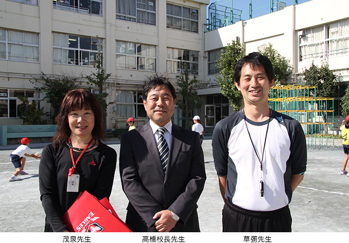 タグラグビー教室 大田区立矢口東小学校に行ってきました 社会貢献 普及活動について知る 横浜キヤノン イーグルス 公式サイト