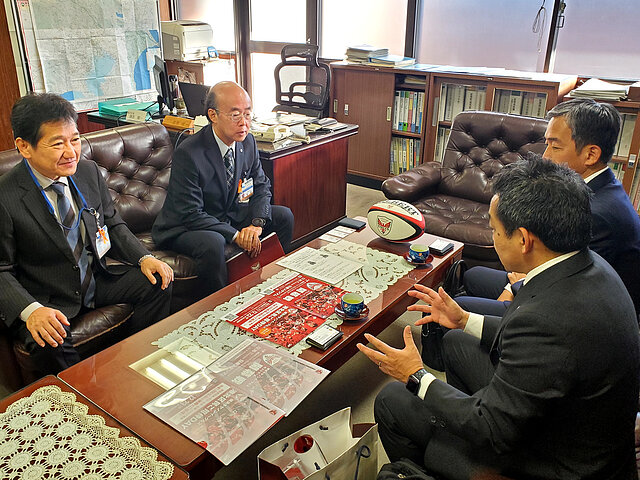 横浜市港北区 漆原区長を表敬訪問