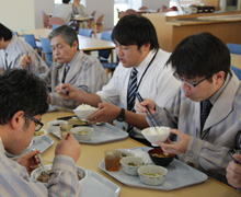 職場の皆さんと昼食