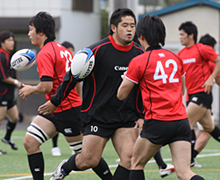 宮本安正選手（中央）